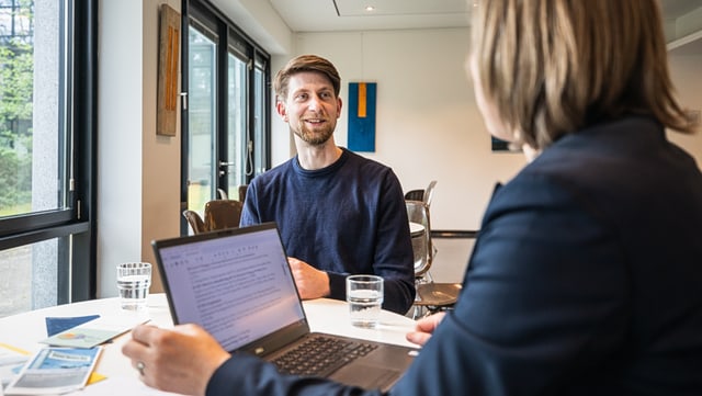 Eine Person wird beraten